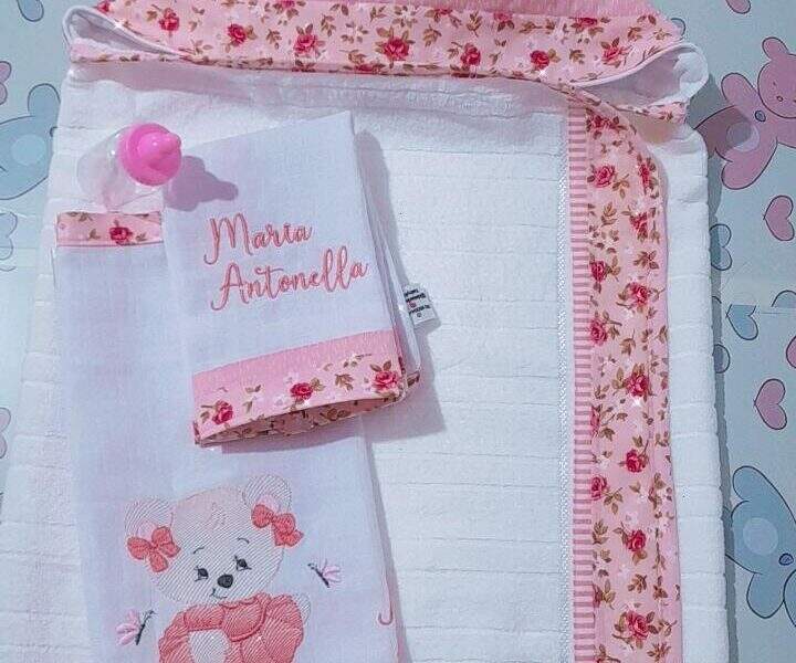 Enxoval personalizado para bebês! Peças produzidas manualmente, com tecido de tricoline ou algodão. As fraldas de Pano são produzidas com tecido de excelente qualidade proporcionando conforto para o bebê.